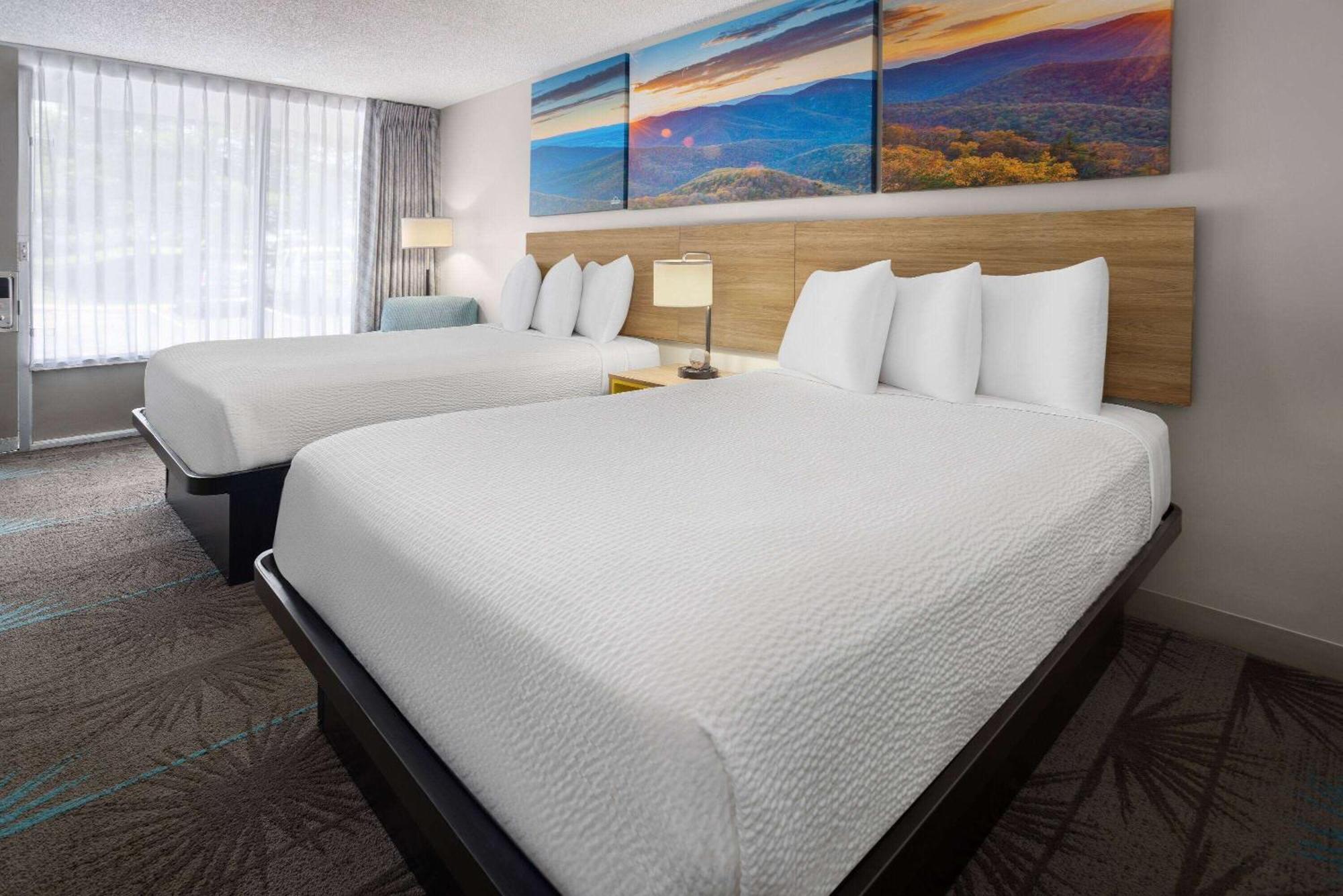 Days Inn Of Frederick By Wyndham Екстериор снимка